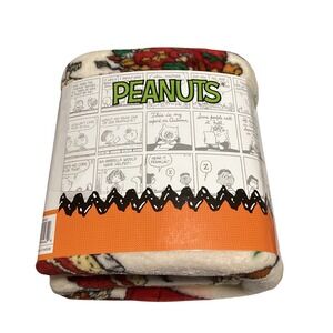 Peanuts Snoopy Charlie Brown Fleece Blanket 62x90 Inches‎ Winter Holiday